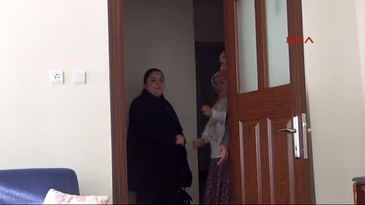 Ameliyatla Ayrılan Siyam İkizlere Ziyaretçi Akını