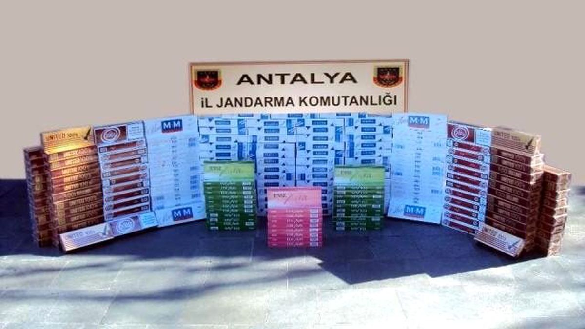 Antalya\'da Gümrük Kaçağı 23 Bin 900 Paket Sigara Ele Geçirildi