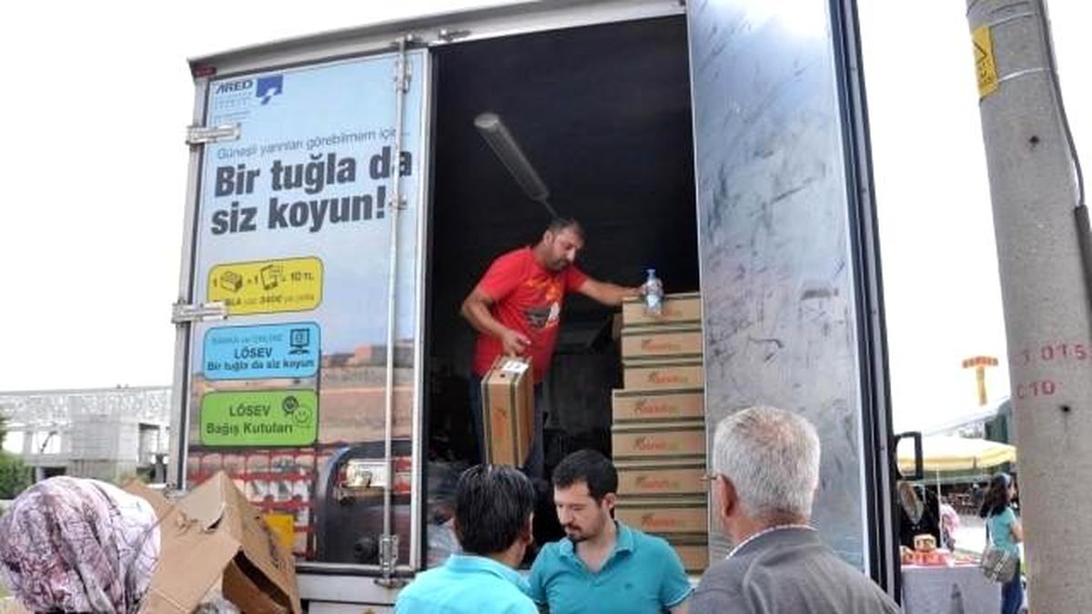 LÖSEV\'in İyilikler Tırı Afyonkarahisar\'da