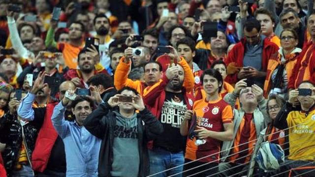 Bjk-Fb Maçında 40, Gs- Kasımpaşa Maçında 20 Kişiye "Seyirden Men" Cezası