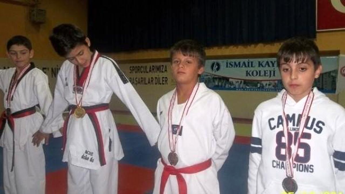 Burhaniyeli Tekvandocuların Kupa Sevinci