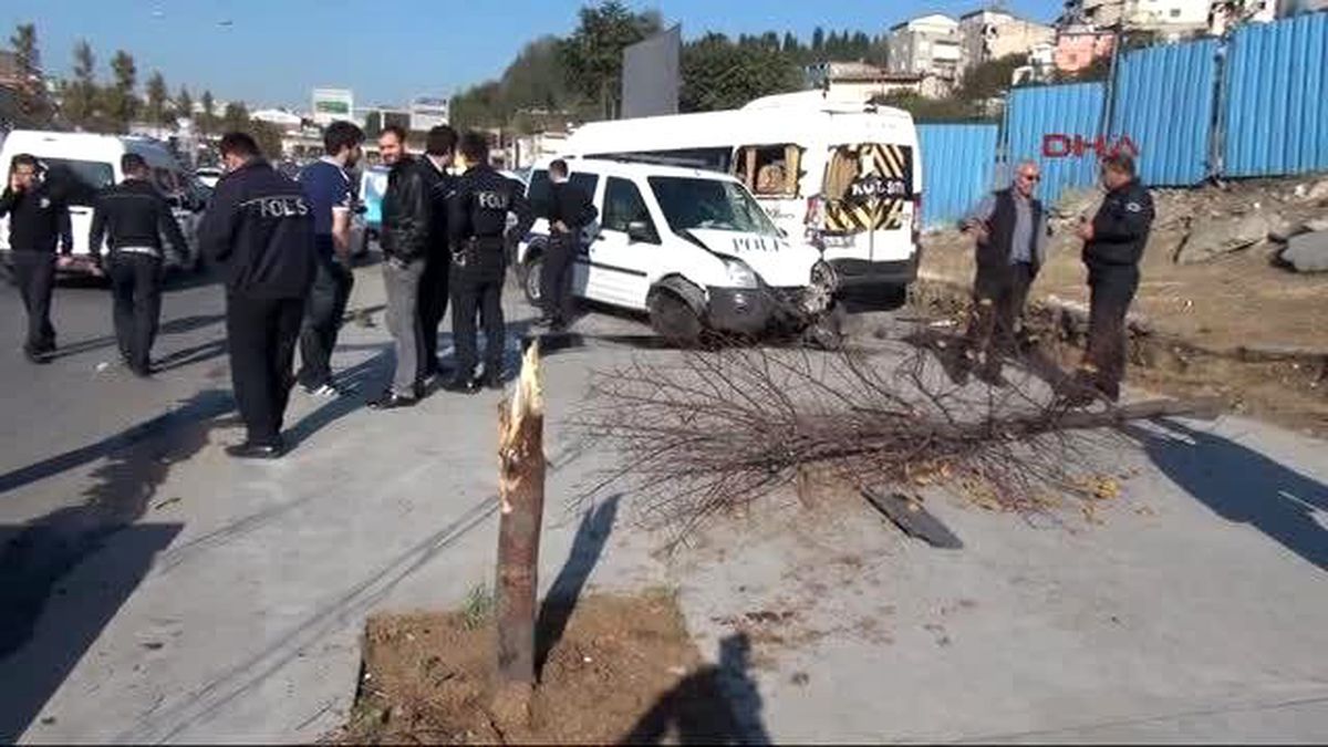 Ekip Aracı Kaza Yaptı : 1 Polis Yaralı
