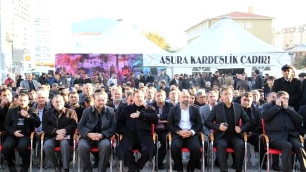 Esenyurt Meydanı\'nda Aşura Matemi