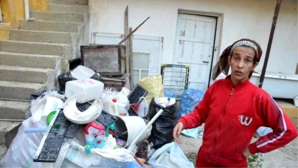 5 Çocuk Annesi Kadın Çöp Toplayarak Geçinmeye Çalışıyor