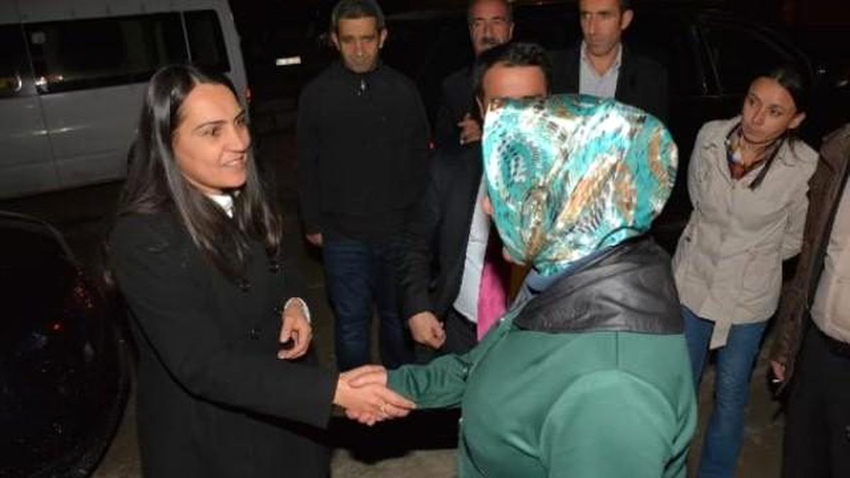 Hakkari Belediye Başkanı Akşam Mesaisinde