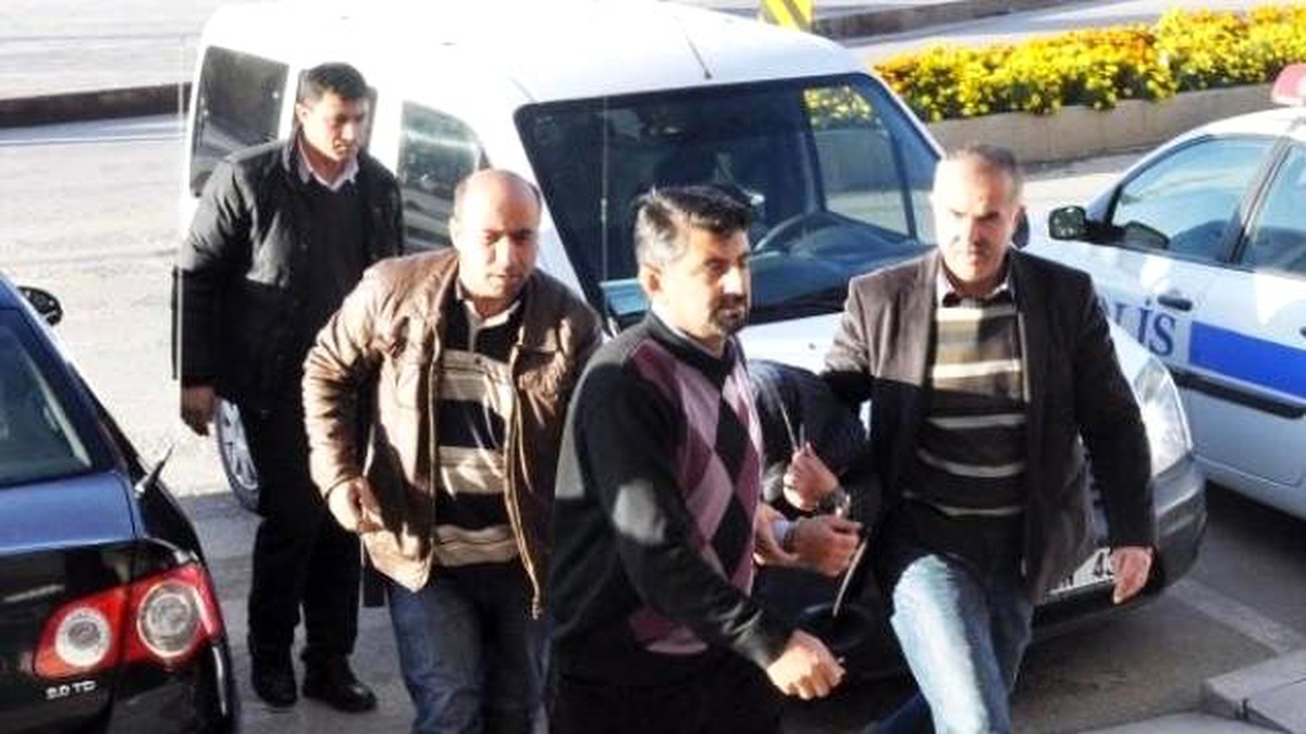 Kayınpederini Öldürdü, Ayrı Yaşadığı Eşini Ağır Yaraladı