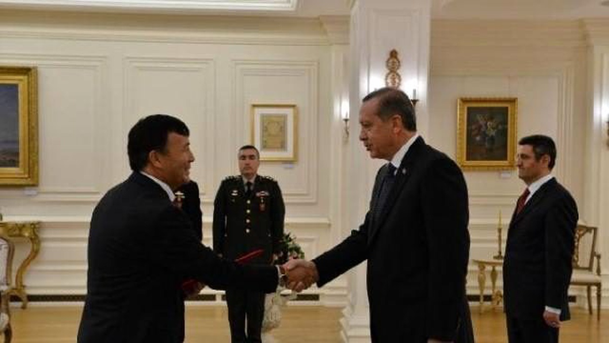 Kırgızistan Büyükelçisinden, Erdoğan\'a Güven Mektubu