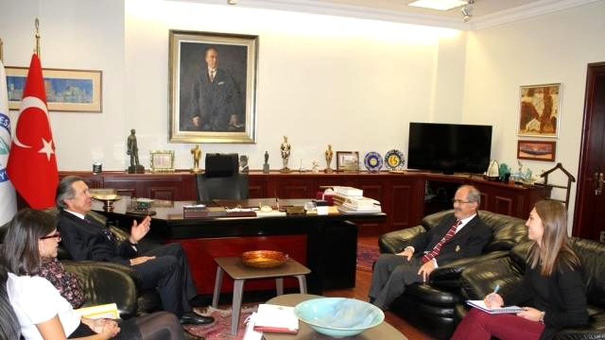 Kolombiya Büyükelçisi\'nden Büyükerşen\'e Ziyaret