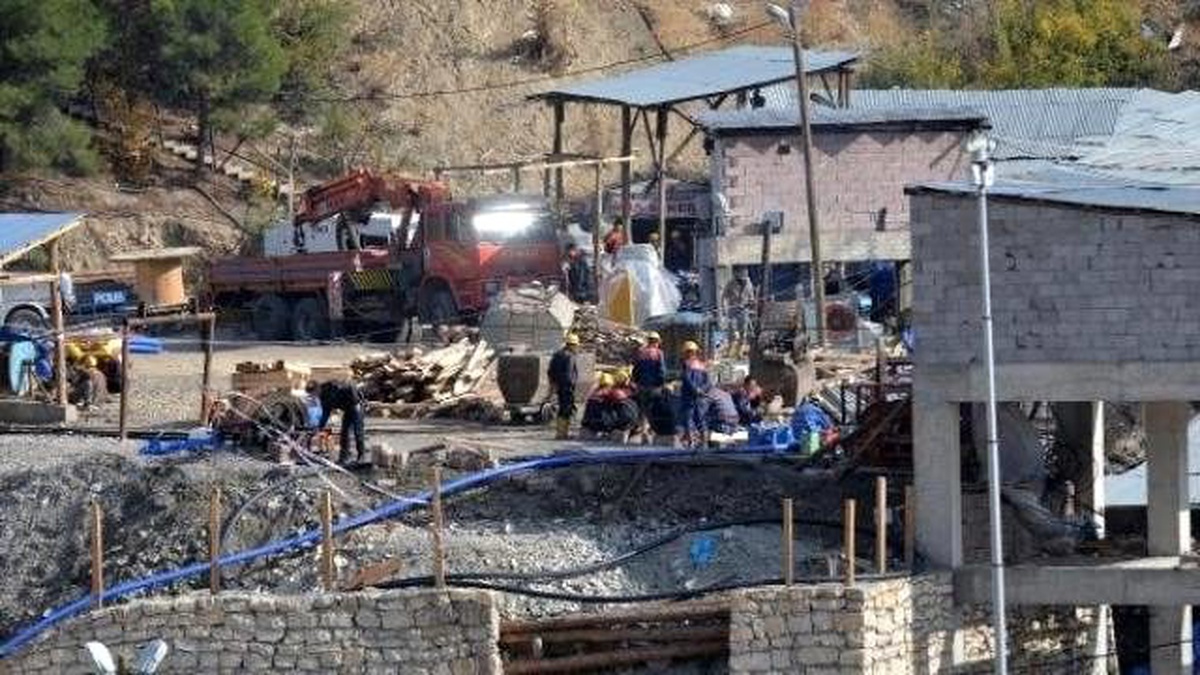 Maden Ocağında 8\'inci Gün: 18 İşçiye Ulaşılamadı (2)