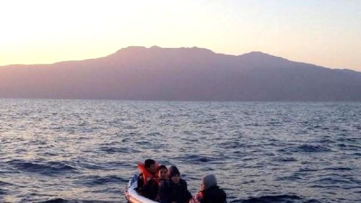 Plaj Botuyla Denize Açılan 4 Kaçak Kurtarıldı