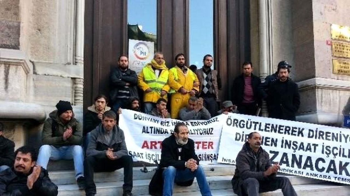 PTT Önünde Zincirli Eylem
