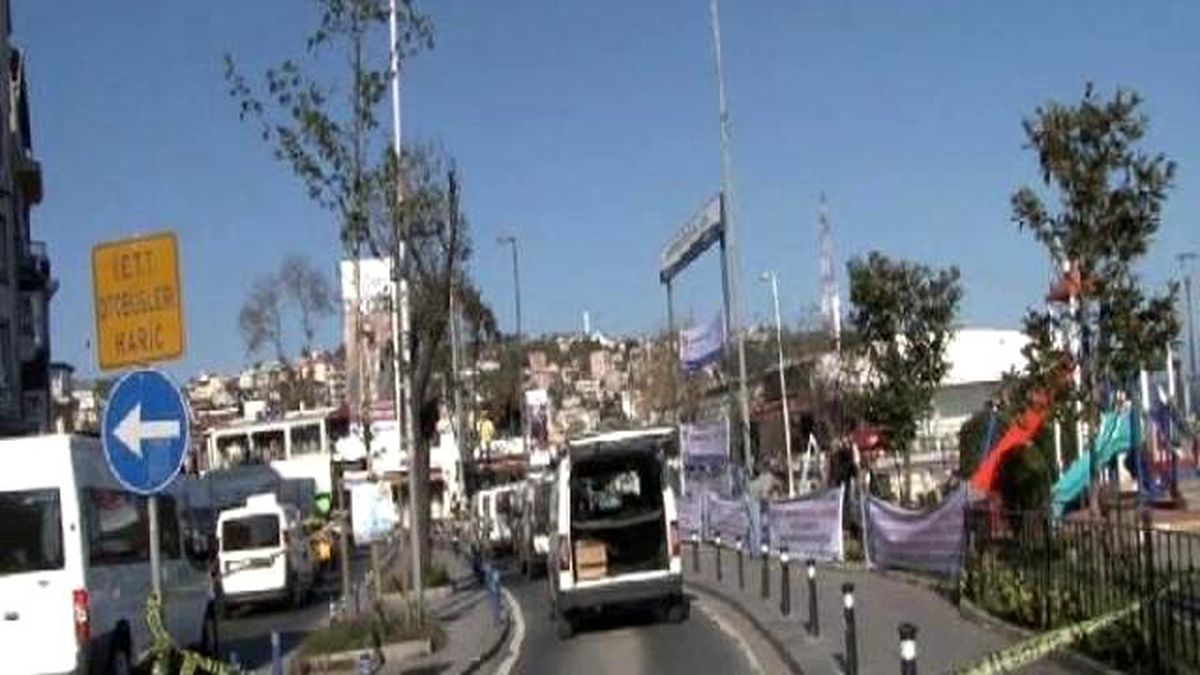 Sarıyer\'de Silahlı Kişi Hareketliliği (2) /// Mermisi Bitince Polis Tarafından Yakalandı