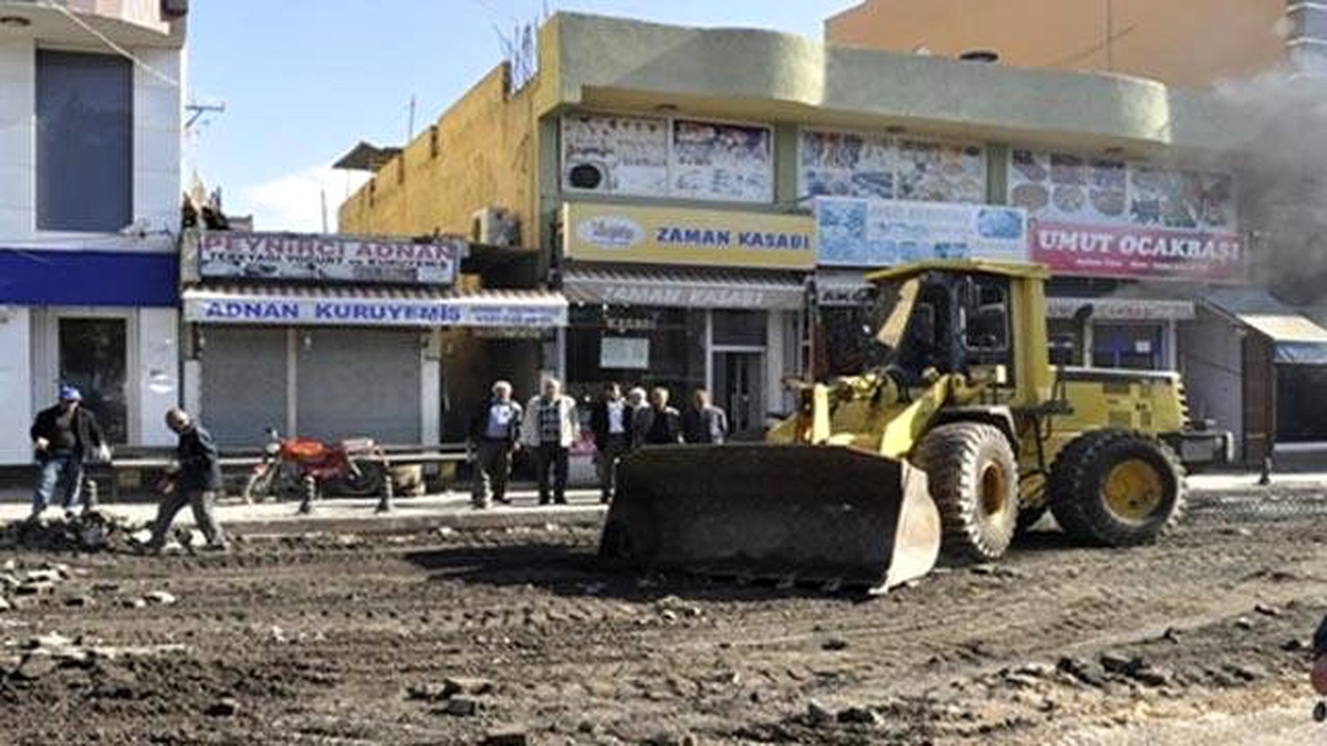 Siverek\'teki Cumhuriyet Caddesi Yenileniyor