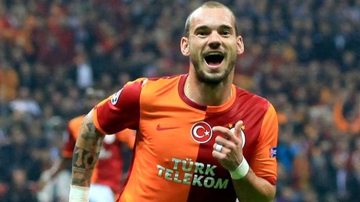 Sneijder\'in Menajeri Ortalığı Karıştırdı! "Cesare Prandelli Yalan Söylüyor"