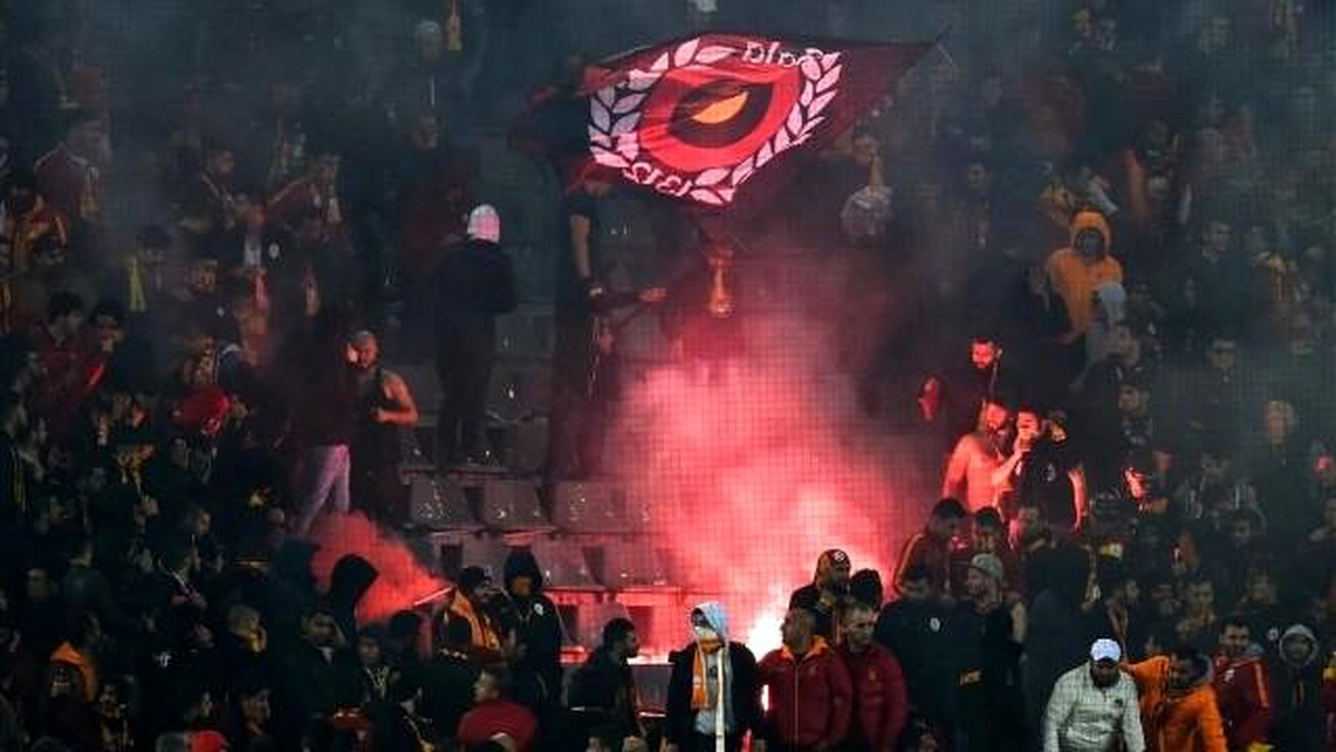 Almanya\'da Yine Tribün Skandalı