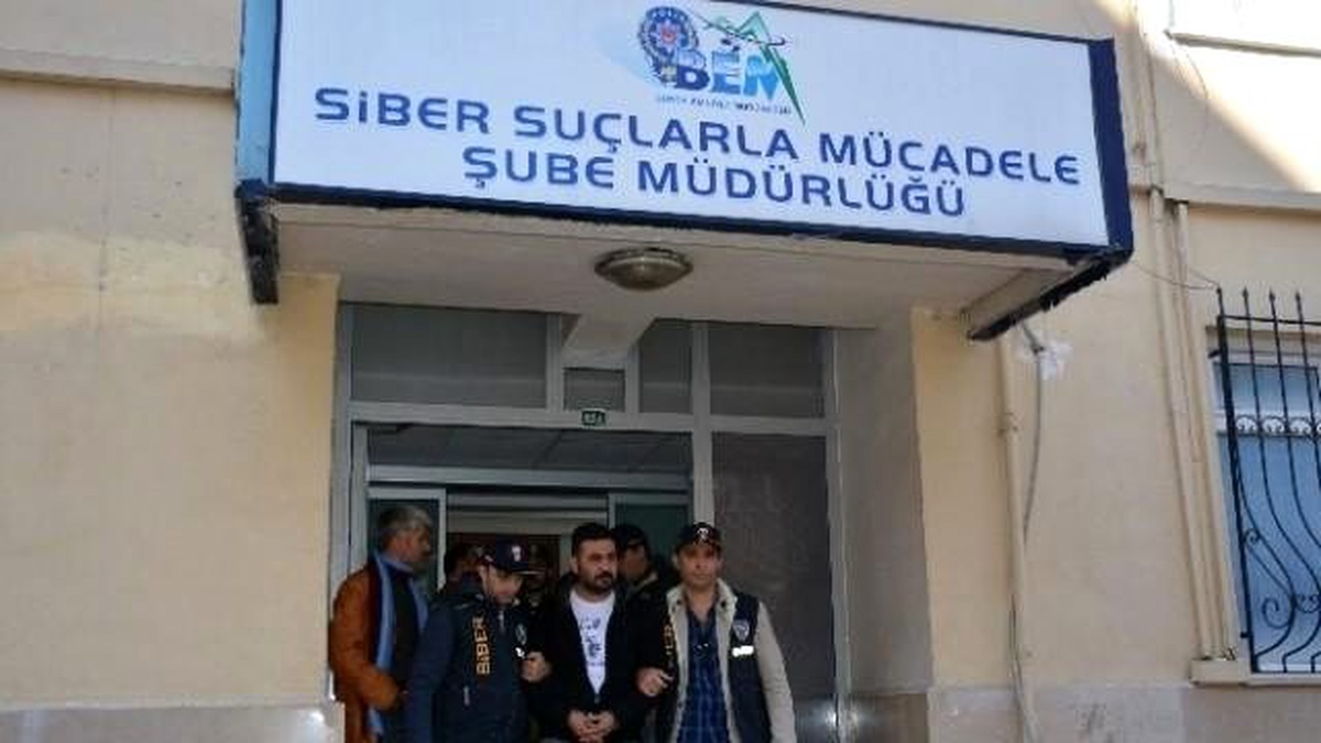 Atm Tuşlarının Seslerini Kopyalayıp Vatandaşların Hesaplarını Boşaltan Uluslararası Şebeke...