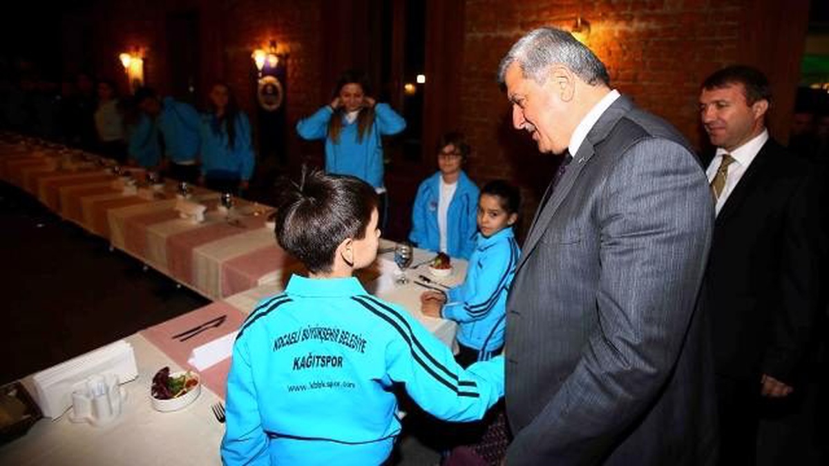 Başkan Karaosmanoğlu, Başarılı Sporcularla Buluştu