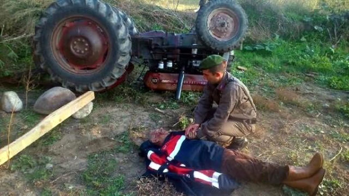 Devrilen Traktörünün Altında 2.5 Saat Kurtarılmayı Bekledi