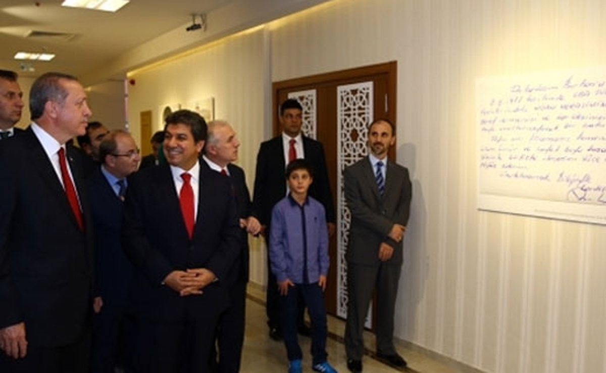 Erdoğan\'ı Gülümseten Nişan Davetiyesi