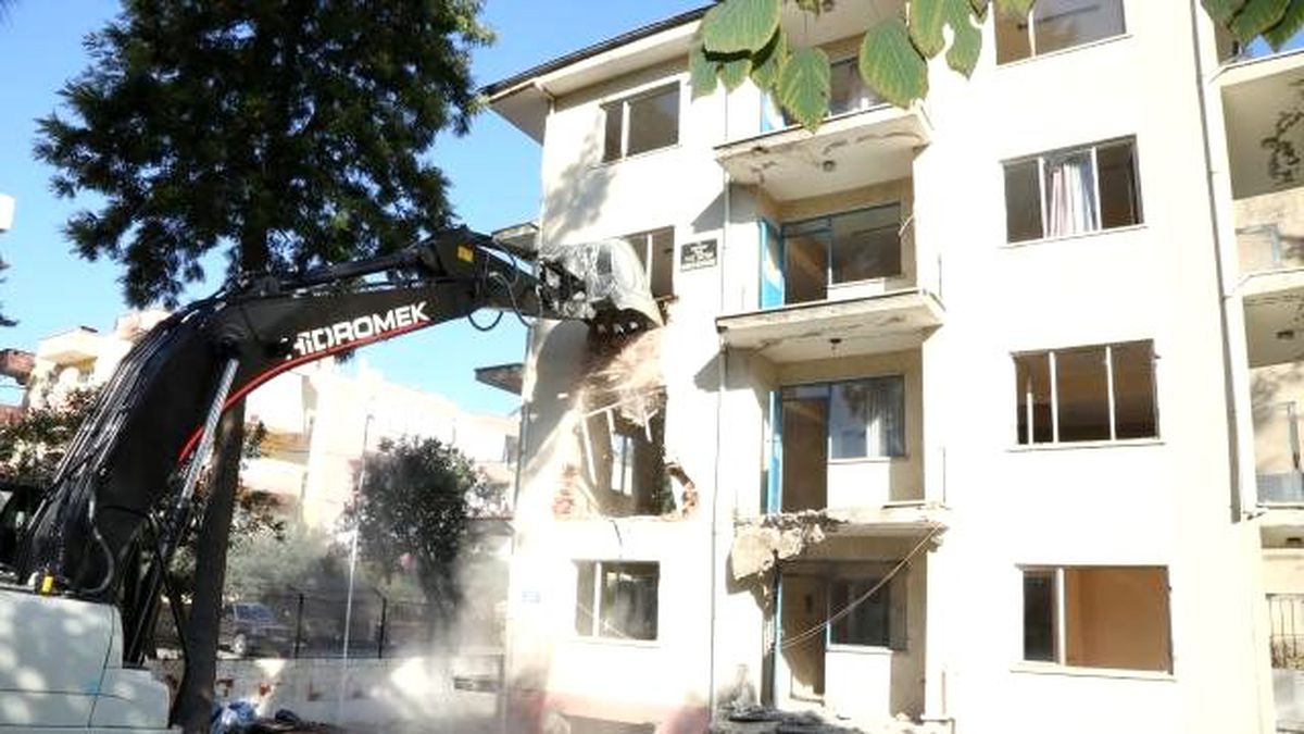 Eski Halk Eğitim Binası Yıkıldı
