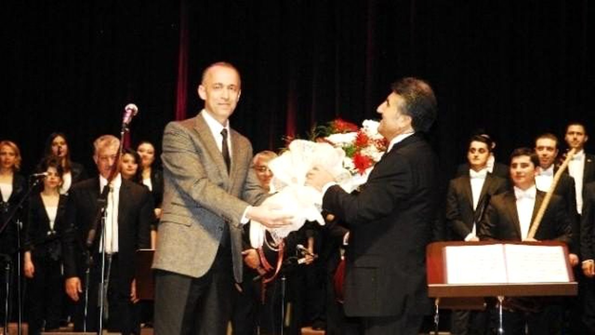 Eskişehir\'de "Türk Dünyası Halk Müziği Korosu" Konser Verdi