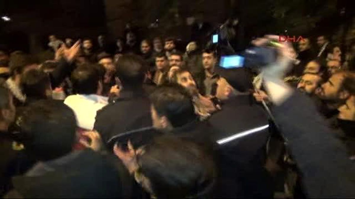 İsrail Protestosuna Müdahale Eden Polise Tepki: Yahudi misiniz Lan