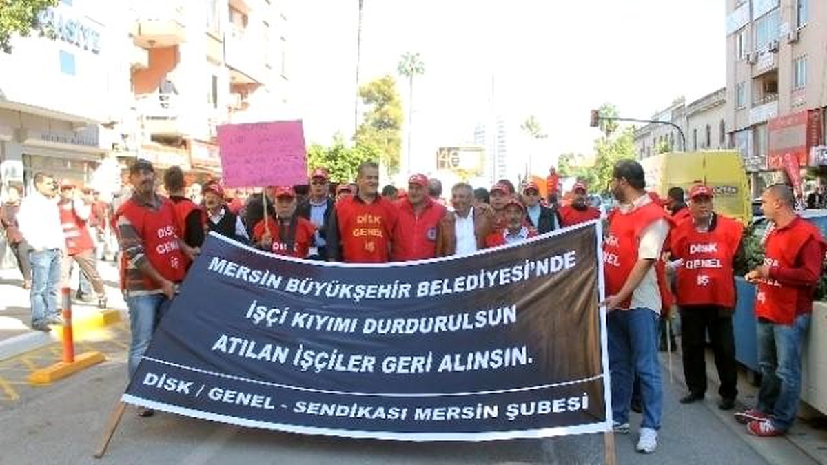 İşten Çıkarılan İşçiler Belediyeye Yürüdü