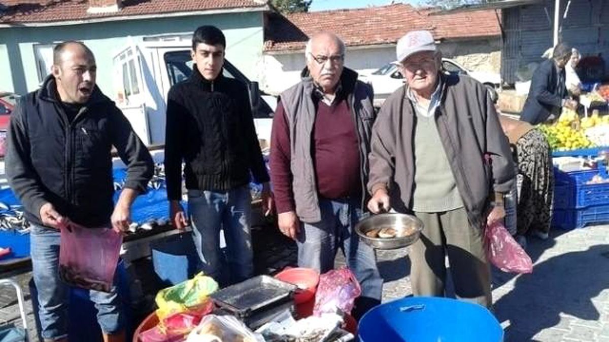 Kaymaz\'da Hem Aşure Dağıtıldı, Hem Balık İkram Edildi