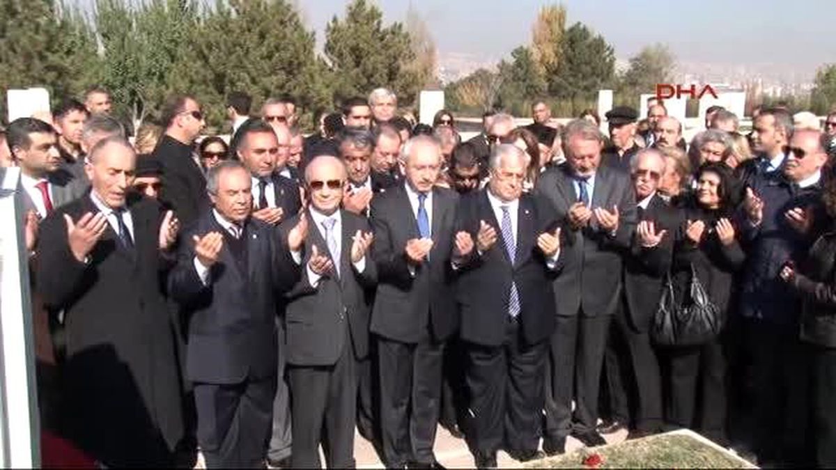 Kılıçdaroğlu, Ecevit\'in Kabri Başında Yapılan Anma Törenine Katıldı