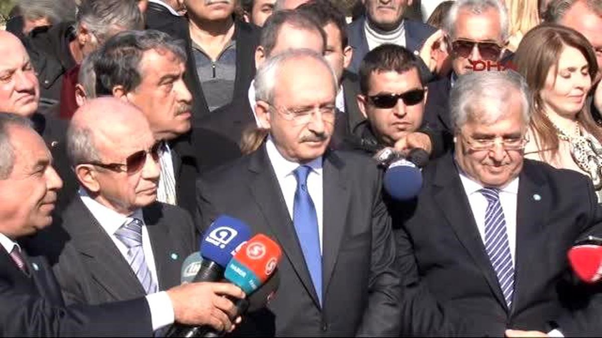 Kılıçdaroğlu, Ecevit\'in Kabri Başında Yapılan Anma Törenine Katıldı