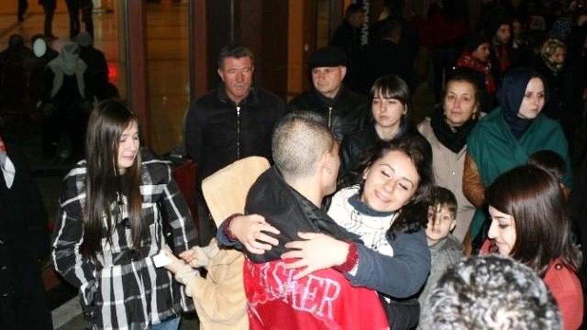 Kınalı Kuzular Asker Ocağına Uğurlanıyor