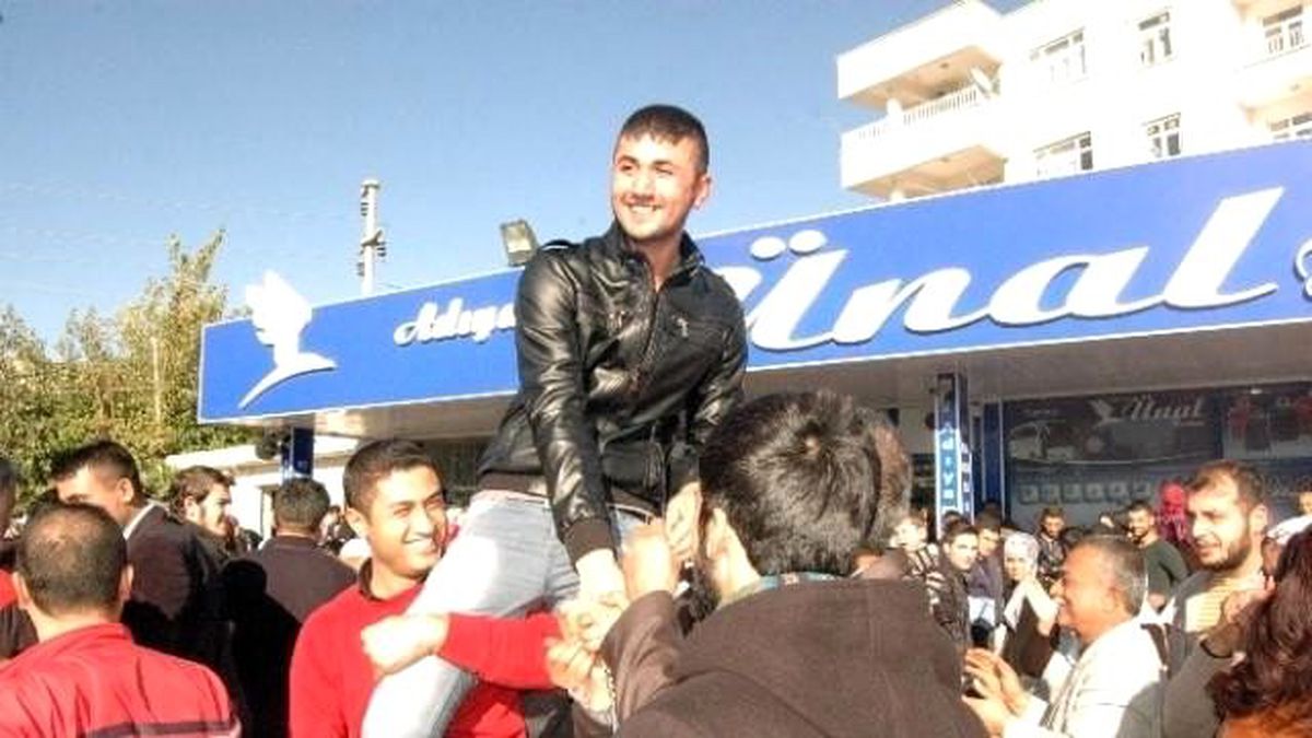 Kınalı Kuzular Asker Ocağına Uğurlanıyor