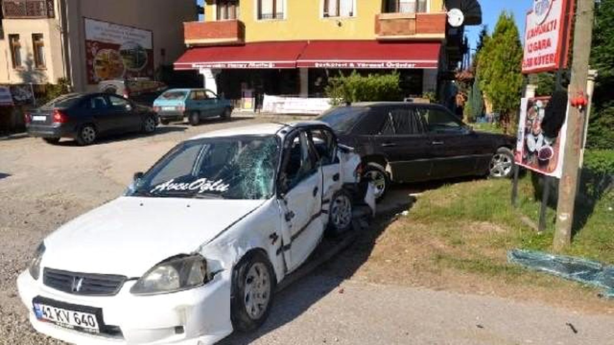 Babasından İzinsiz Aldığı Otomobille Gezmeye Çıktı: 4 Yaralı