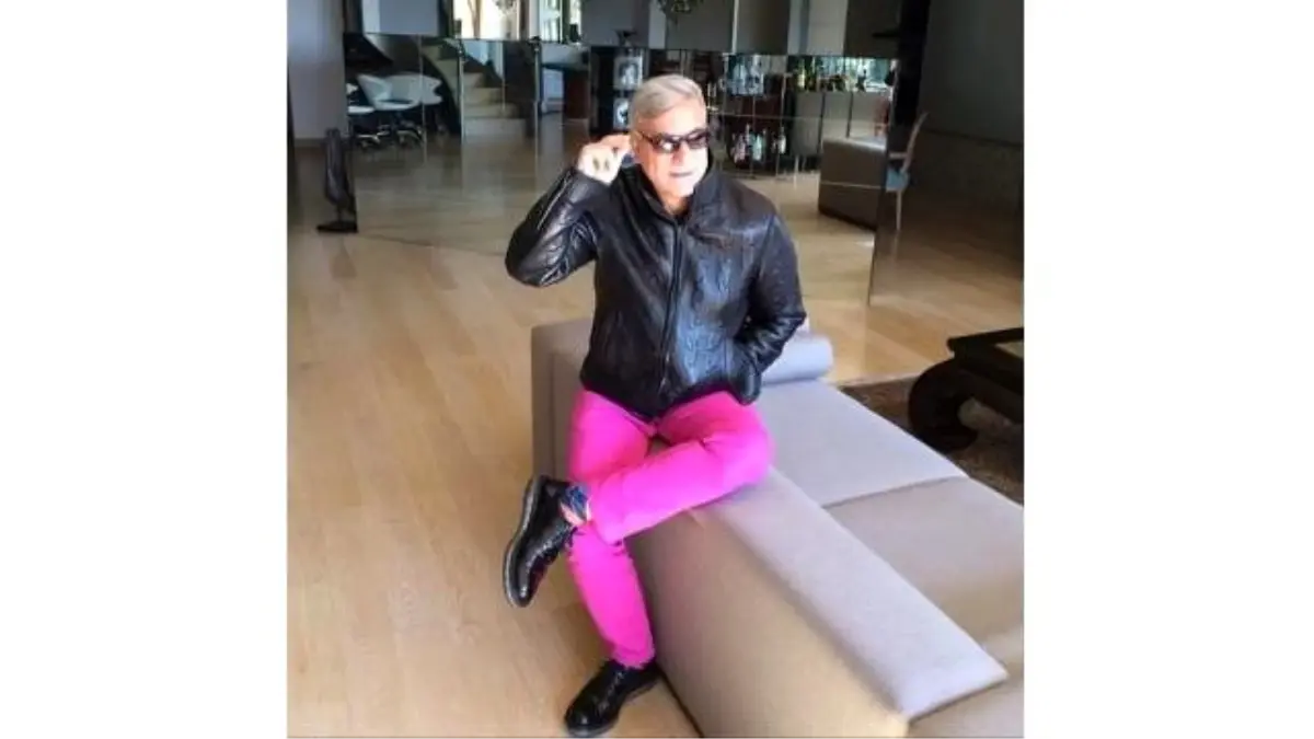 Mehmet Ali Erbil Pembe Pantolon Giydi