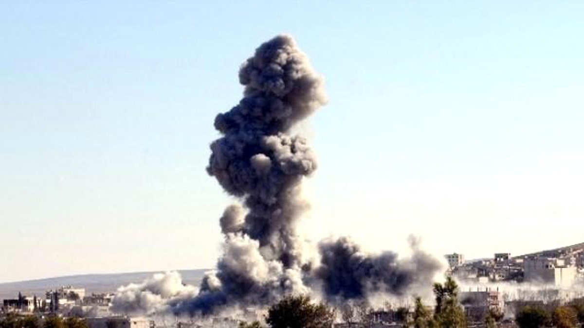 Savaş Uçakları Kobani\'nin Doğusunu Bombaladı
