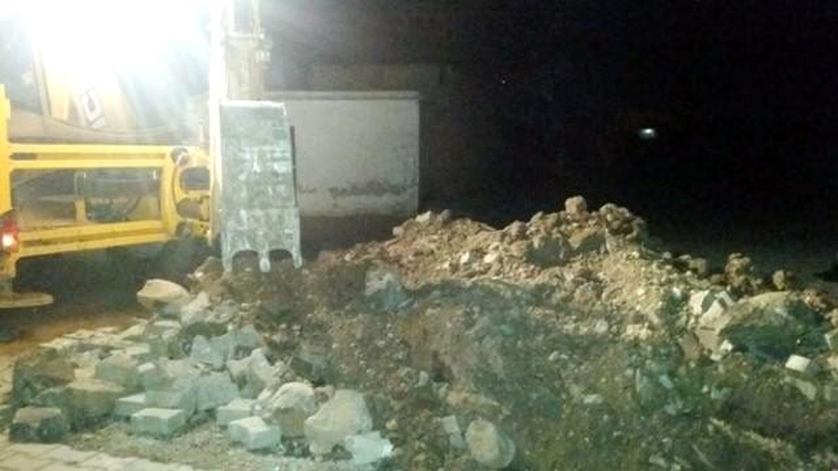 Şırnak\'ta YDG-H\'liler El Koydukları Kepçelerle Hendek Kazdı