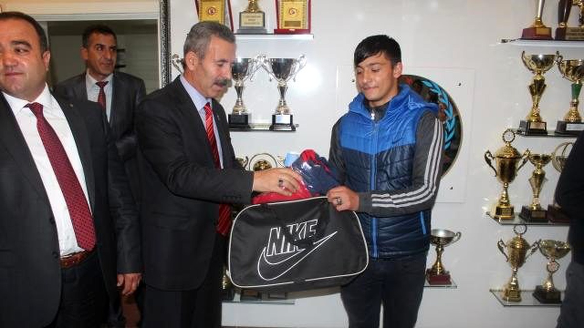 Sporculara 33 Milyon 816 Tl\'lik Malzeme Dağıtıldı