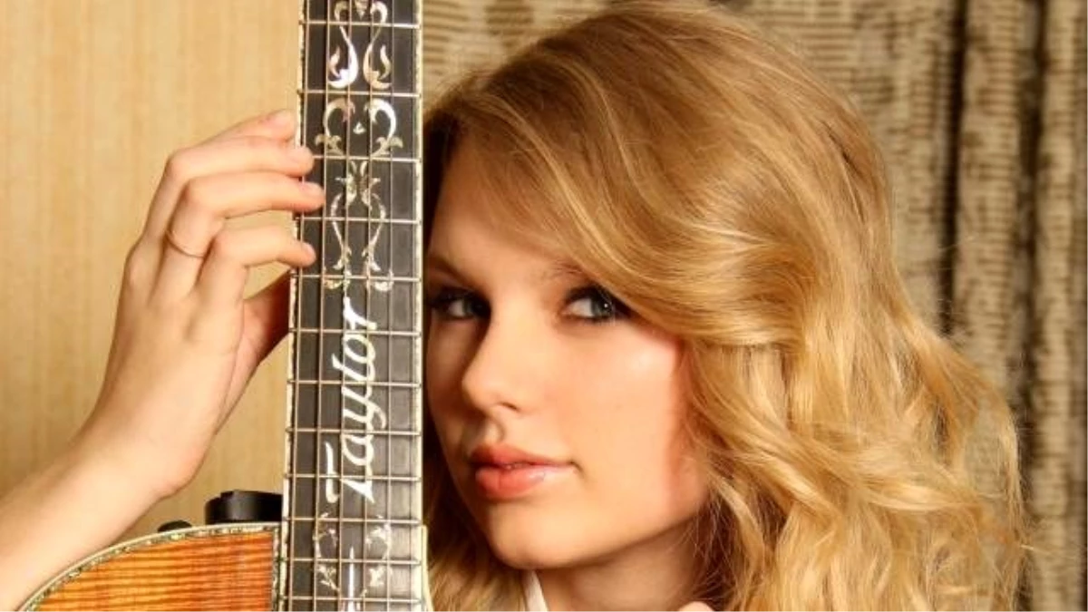 Taylor Swift\'in Yeni Albümü, 1 Milyondan Fazla Sattı