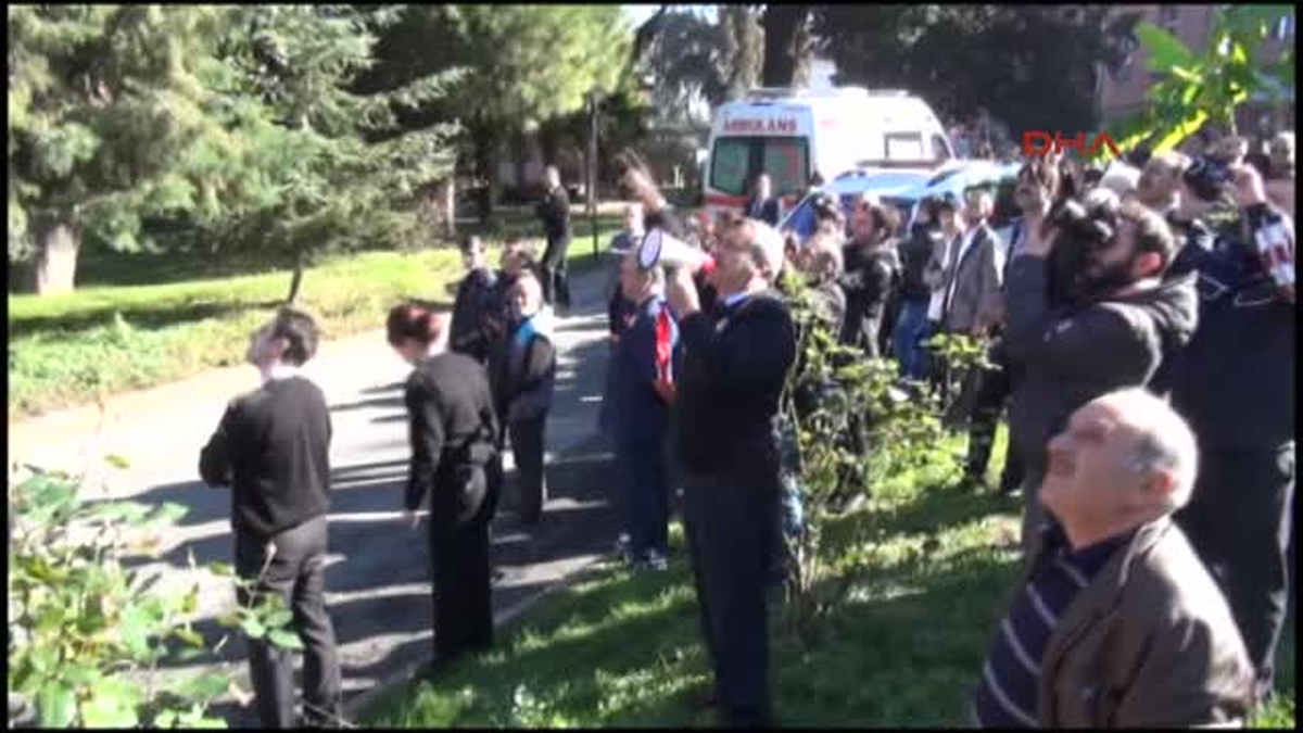 Trabzon Hastane Bahçesinde Ağaça Çıkarak İntihara Kalkıştı