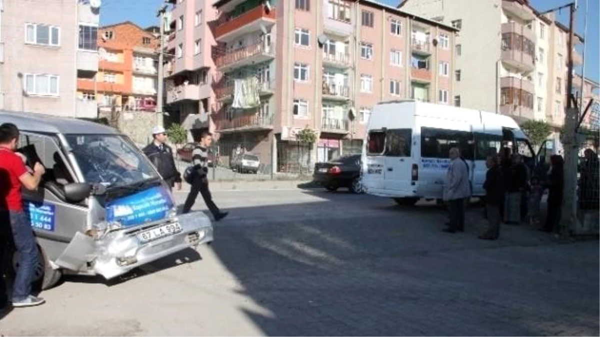 15 Yolcusu Bulunan Minibüs Kaza Yaptı