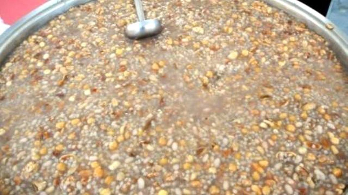 29 Cami ve Anıtpark Önünde Aşure Dağıtılacak