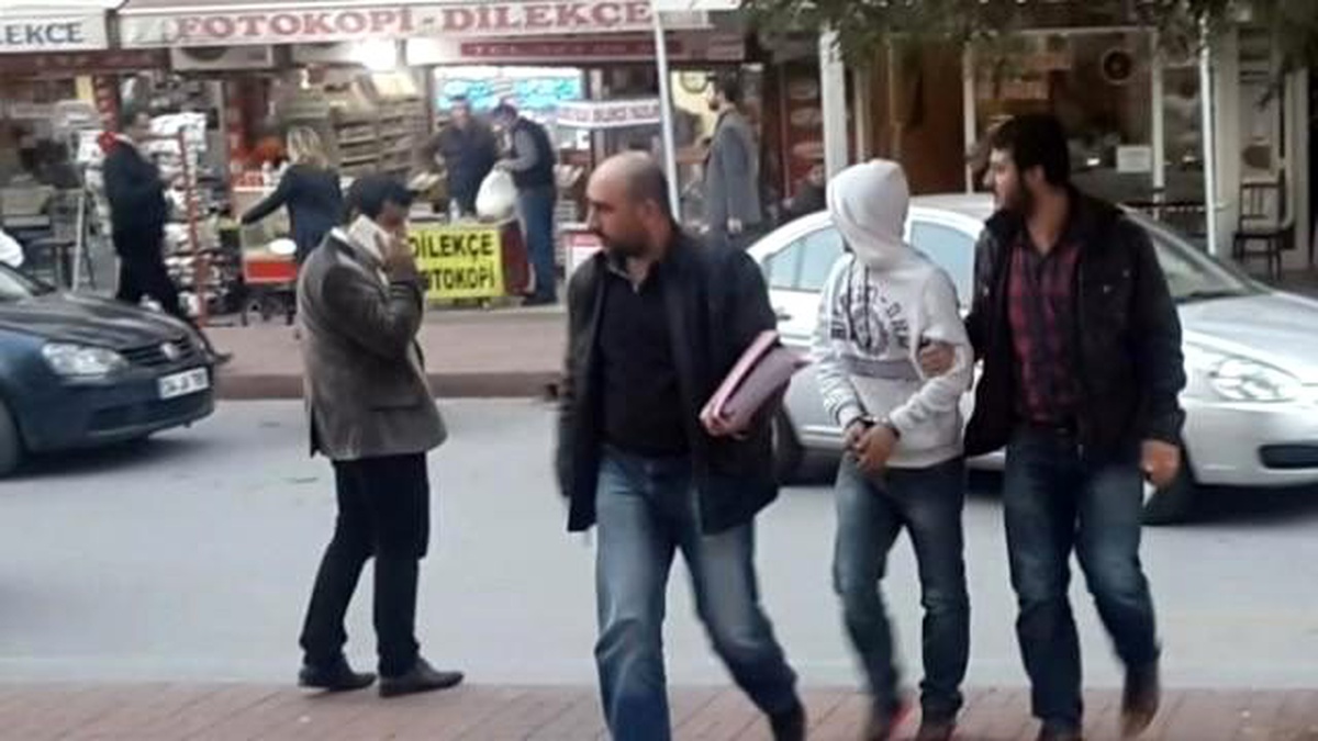 Anaokuluna Giren 3 Hırsız Polise Yakalandı