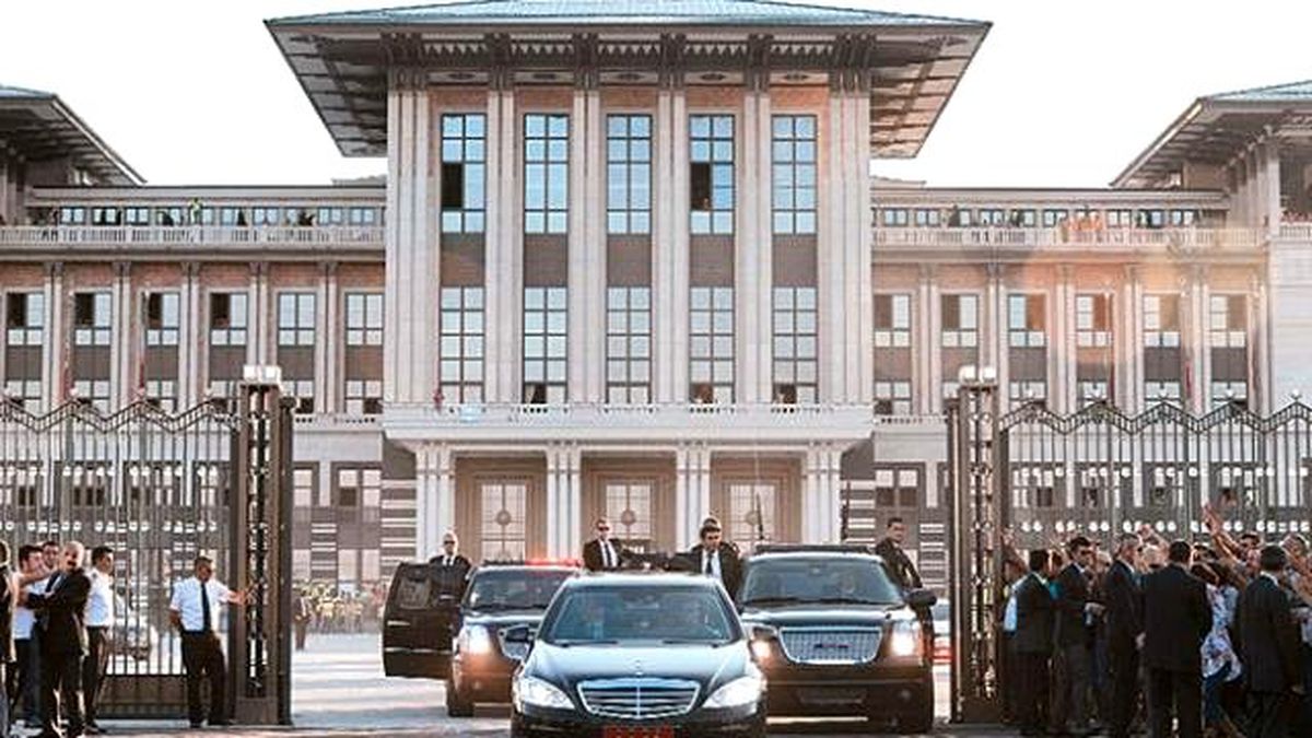 Başbakanlık'tan 'Ak Saray' Eleştirilerine Tepki