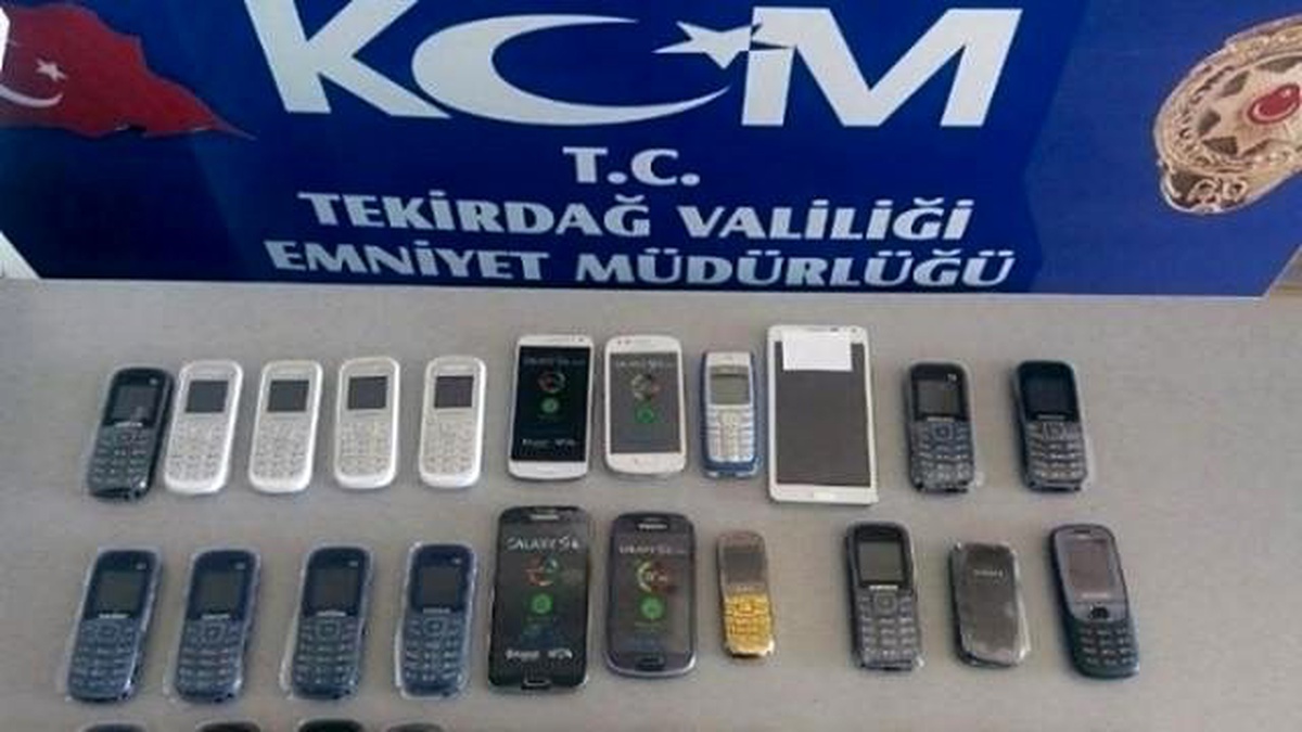 Dolandırıcı 185 Kaçak Telefonla Yakalandı