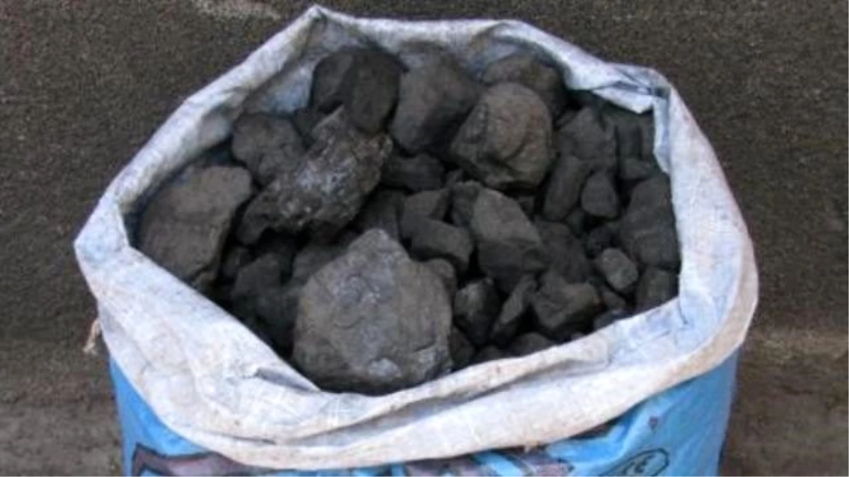 İslahiye\'de Yoksul Ailelere Kömür Dağıtımı