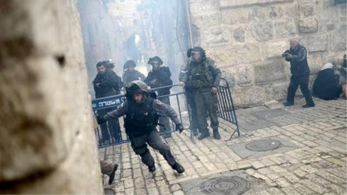 İsrail Güvenlik Güçlerinin Mescid-İ Aksa\'daki Sert Müdahalesi Protesto Edildi