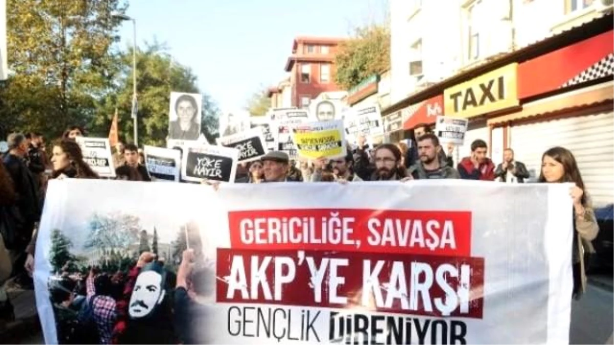 İstanbul Üniversitesi\'nde YÖK Protestosu