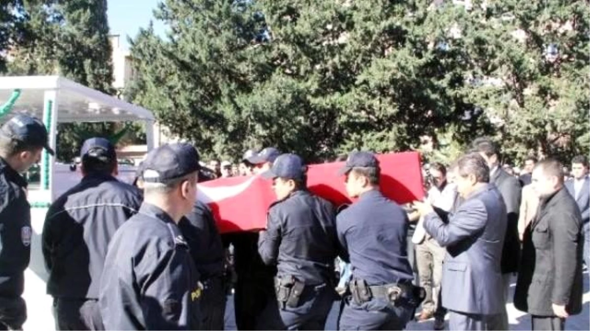 Kazada Ölen Komiserin Cenazesi Ankara\'ya Gönderildi