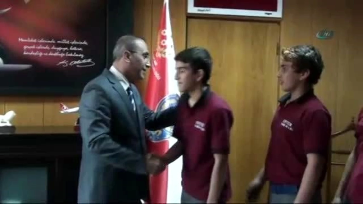 Erzincan\'da Liseliler Buldukları Altınları Emniyete Teslim Etti