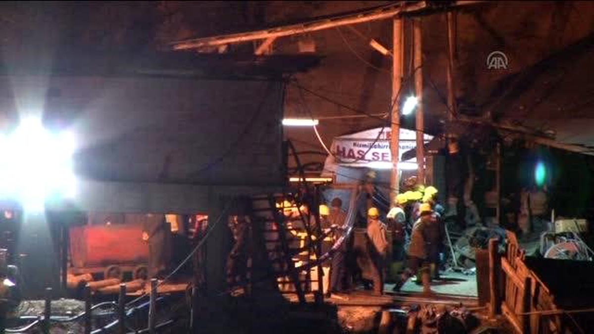 Maden İşçileri, Kömür Ocağından Haber Bekliyor